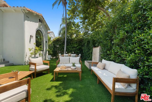 100 S La Jolla Avenue, Los Angeles CA: https://media.crmls.org/mediaz/89548510-3ec1-4c71-8e4a-0dbe83b46d65.jpg
