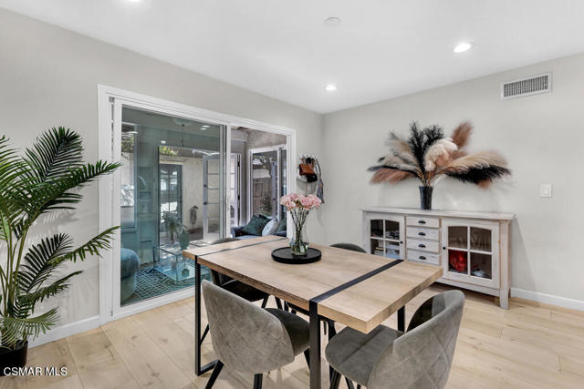 1118 Bright Glen Circle, Westlake Village CA: https://media.crmls.org/mediaz/89562797-ef29-43d0-89cc-9a24c21f4a1c.jpg