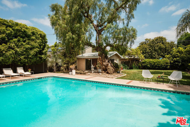 4110 Pine Avenue, Long Beach CA: https://media.crmls.org/mediaz/8956d1f6-c3c8-4576-a812-e5ee2442dbcd.jpg