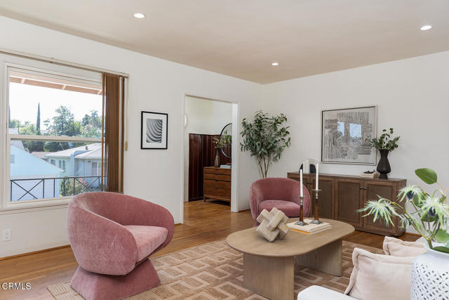 5134 Monte Bonito Drive Drive, Los Angeles CA: https://media.crmls.org/mediaz/8956f85d-0df3-46d2-b3a0-c81ba66a1bba.jpg