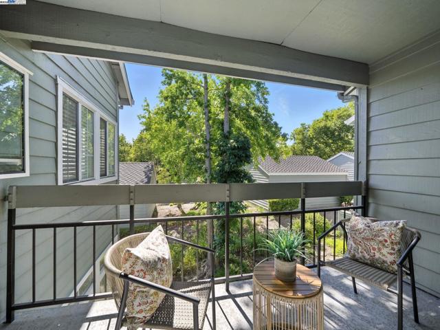 7635 Canyon Meadow Cir, Pleasanton CA: https://media.crmls.org/mediaz/8957d65a-2e4d-4314-8f1f-617976251959.jpg