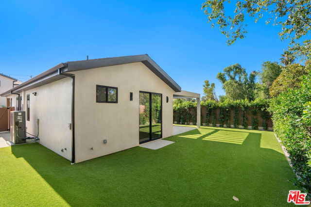 5662 Winnetka Avenue, Woodland Hills CA: https://media.crmls.org/mediaz/8958af54-d6a1-44f5-9dab-1a756b77d68c.jpg