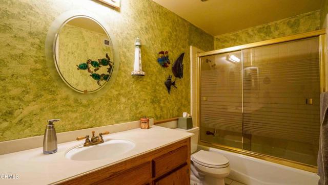 1542 Uppingham Drive, Thousand Oaks CA: https://media.crmls.org/mediaz/89591638-f1d9-482a-875a-f8ab6f32da60.jpg