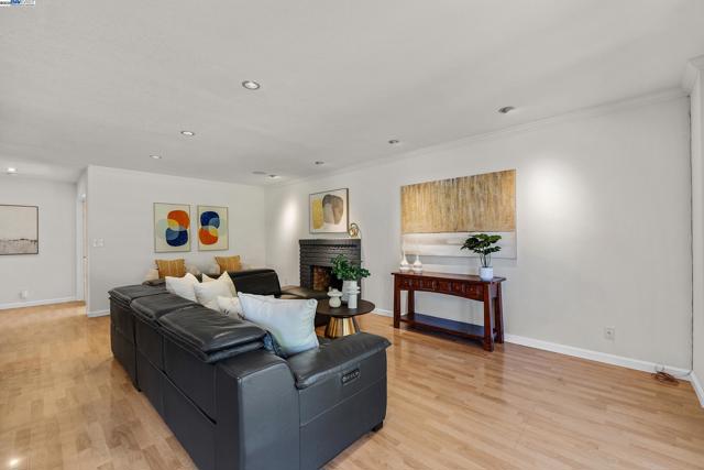 Image 14 of 42 For 45421 Parkmeadow Dr