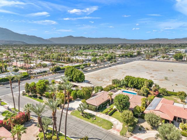 72056 Palm Haven Drive, Rancho Mirage CA: https://media.crmls.org/mediaz/8959f7c6-7325-4916-a549-347e9a640e2e.jpg
