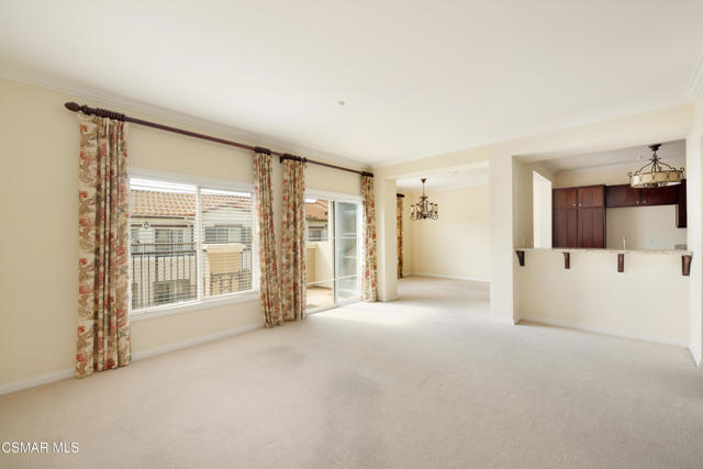 485 Country Club Drive, Simi Valley CA: https://media.crmls.org/mediaz/895a5a19-3c15-4801-8ab5-1b9c805ede20.jpg