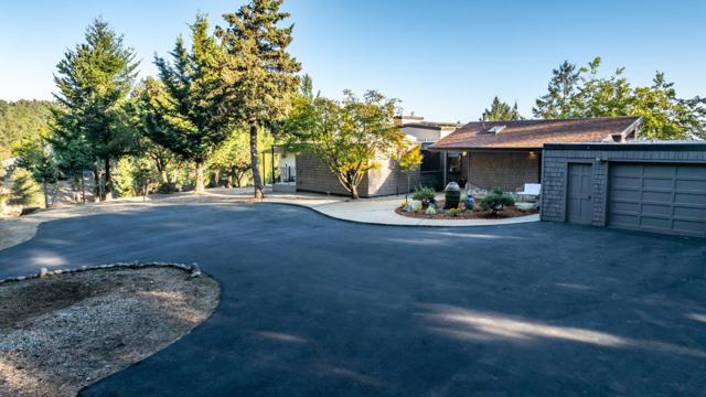 800 Rancho Prieta Road, Los Gatos CA: https://media.crmls.org/mediaz/895a718c-4650-46e6-9108-6129cb8247c4.jpg