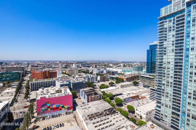 1155 S Grand Avenue, Los Angeles CA: https://media.crmls.org/mediaz/895ae846-cb2b-41a1-8989-415f73baa7ff.jpg