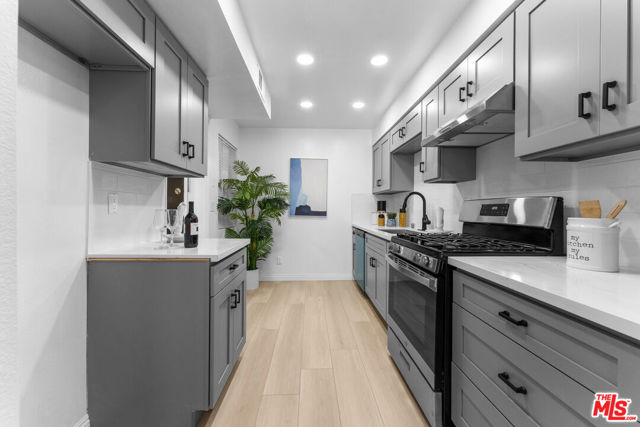 1815 Glendon Avenue, Los Angeles CA: https://media.crmls.org/mediaz/895b10d8-ef0a-44de-a8b4-78d21e8f37e4.jpg