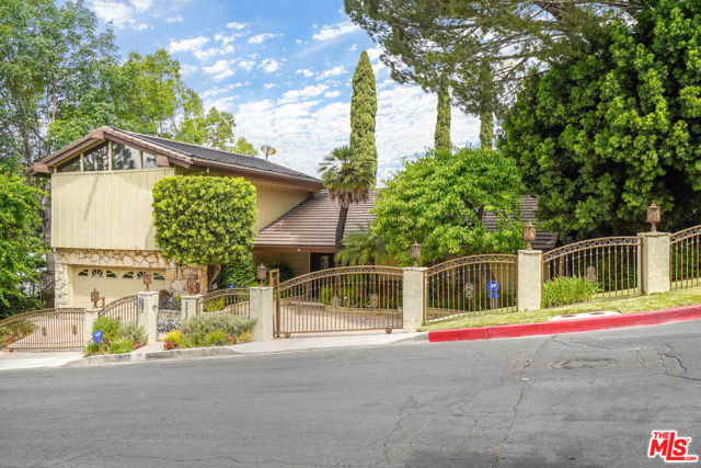 3335 DONA ROSA Drive photo 2