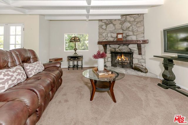 2916 Henrietta Avenue, La Crescenta CA: https://media.crmls.org/mediaz/895bb204-9b2f-42f2-8bee-127a9fa0ea8a.jpg
