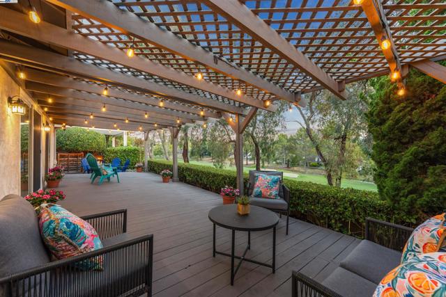 553 Saint George Rd, Danville CA: https://media.crmls.org/mediaz/895c5b08-237c-405f-93fb-bfdc66cb9a04.jpg