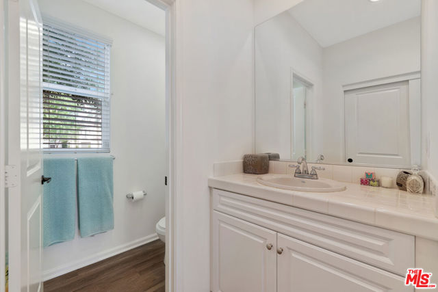 21990 Moveo Drive, Santa Clarita CA: https://media.crmls.org/mediaz/895c5e45-9a62-4a5f-8f9b-212e890fd913.jpg