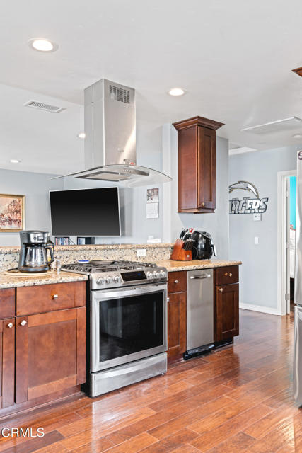 1257 S G Street, Oxnard CA: https://media.crmls.org/mediaz/895caec6-b8d1-4443-87a5-8b3facdb081b.jpg