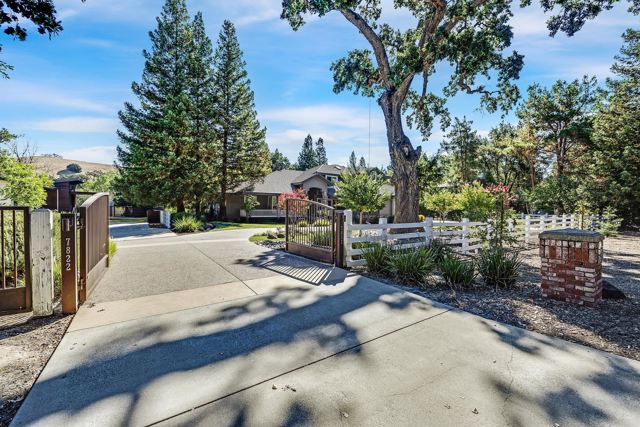 7832 Foothill Rd, Pleasanton CA: https://media.crmls.org/mediaz/895cd0ed-89fe-4d11-9091-ba5b6ad5fe72.jpg