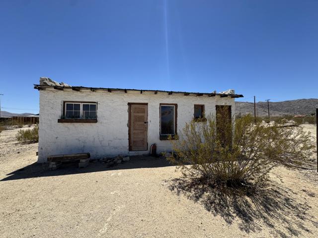 73392 Sullivan Road, 29 Palms CA: https://media.crmls.org/mediaz/895cd49d-2eb3-4a75-ad98-f0fbe1616077.jpg