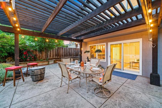 868 Madeira Dr, Pleasanton CA: https://media.crmls.org/mediaz/895ceb3c-b71c-40fd-9043-bb77183be915.jpg