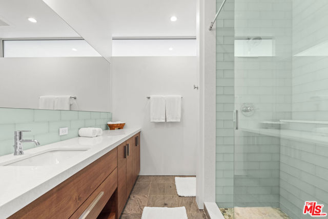 5738 Busch Drive, Malibu CA: https://media.crmls.org/mediaz/895d3443-28b1-4abd-bc10-e29c2fcf9af1.jpg