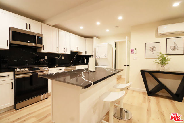 944 North San Vicente Boulevard, 10 photo 4