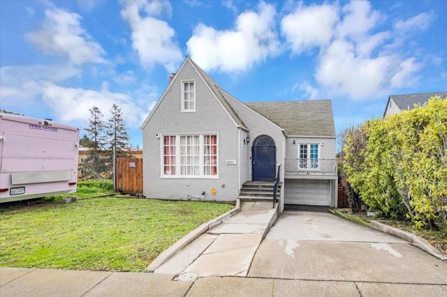 8245 Golf Links Road, Oakland CA: https://media.crmls.org/mediaz/895da735-645b-441d-b0ec-e7150106b4ed.jpg