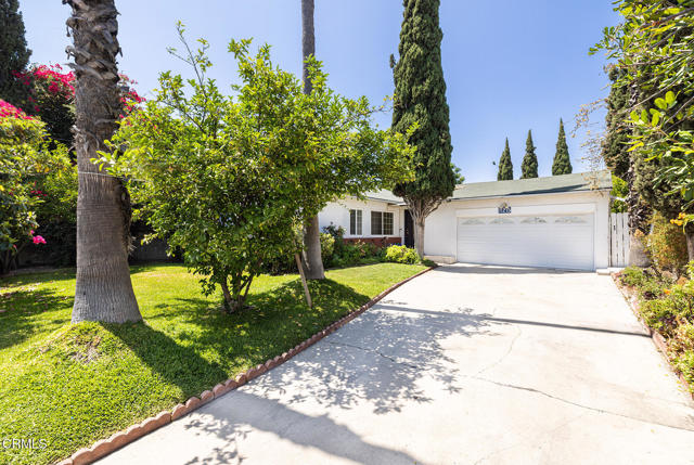 11215 Lull Street, Sun Valley CA: https://media.crmls.org/mediaz/895dee62-a836-46b8-aa7c-6c3c4dad6d2a.jpg