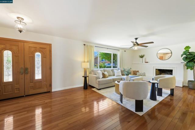 2172 La Salle Dr, Walnut Creek CA: https://media.crmls.org/mediaz/895e0385-f685-44cf-aa16-652409c632ea.jpg