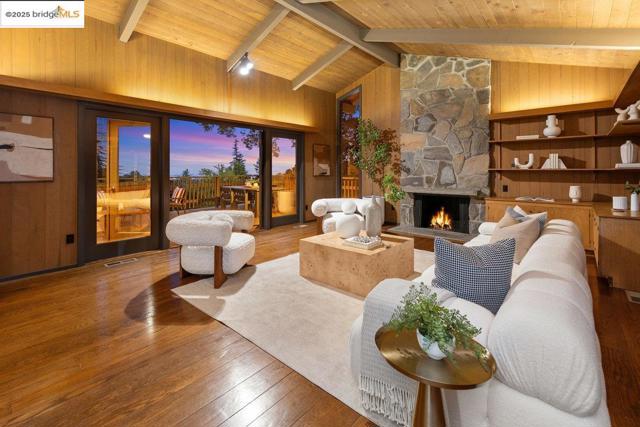 99 Lexford Rd, Piedmont CA: https://media.crmls.org/mediaz/895eb8b9-793d-4e58-b3ca-e9106d5cd049.jpg