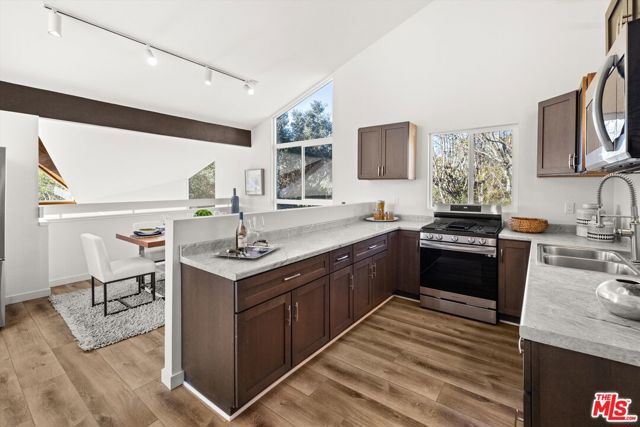 827 Cheltenham Road, Santa Barbara CA: https://media.crmls.org/mediaz/895ed894-89de-426b-a411-fd54333b8c13.jpg