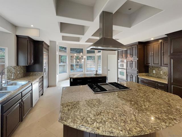 1128 Mansiones Ln, Chula Vista CA: https://media.crmls.org/mediaz/895f1272-251b-4cf7-a1f6-8a2b0455ee16.jpg