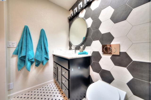 6291 Calle Fuego, Pleasanton CA: https://media.crmls.org/mediaz/895f32e9-601c-455c-bcee-651afcbe6fd3.jpg
