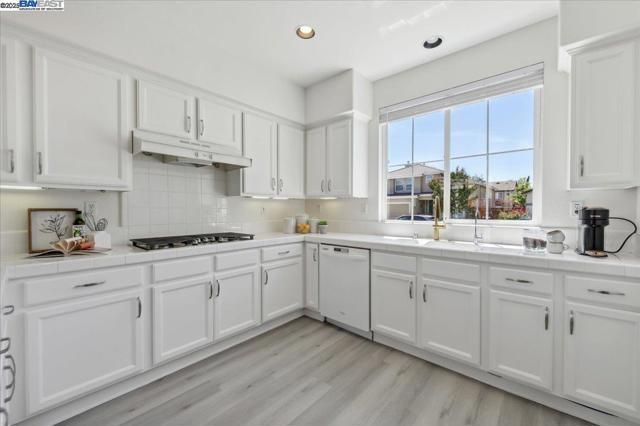 4946 Sequoia Ave, Dublin CA: https://media.crmls.org/mediaz/895f4bd6-7939-4079-aa36-7b32c462181c.jpg