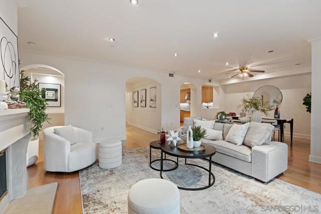 1040 Genter St, La Jolla CA: https://media.crmls.org/mediaz/895f9ef2-e8b7-40b9-bf06-4fa5c88c7651.jpg