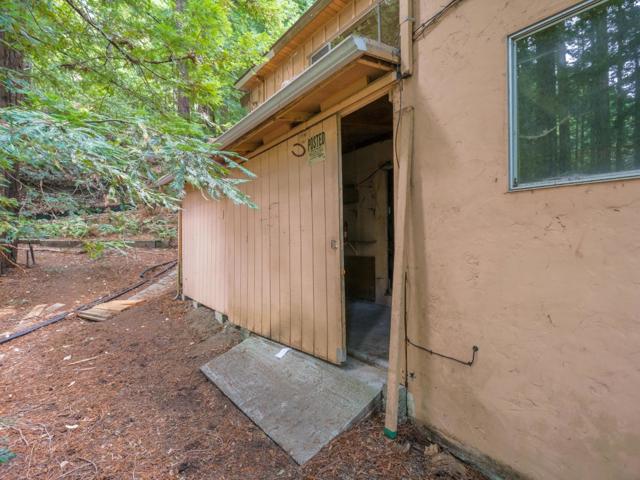 325 Woodland Drive, Scotts Valley CA: https://media.crmls.org/mediaz/8960234c-b1b5-4542-9a92-b73324126649.jpg