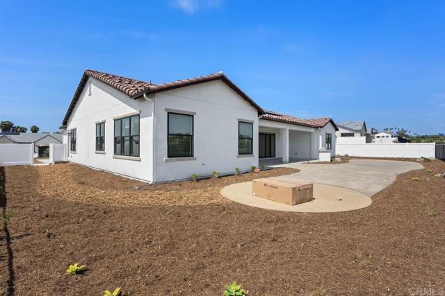 1212 Stonemark Place, Vista CA: https://media.crmls.org/mediaz/89606b90-5eab-4ed1-940b-0088cf590515.jpg