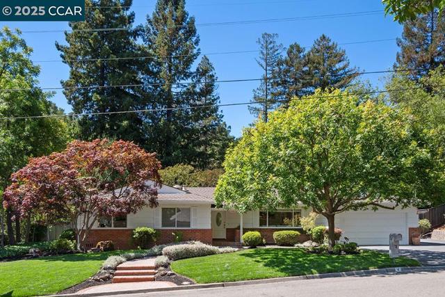 4 Harold Dr, Moraga CA: https://media.crmls.org/mediaz/8960cdf8-1f46-4ba7-b1ac-4deaa015cdca.jpg