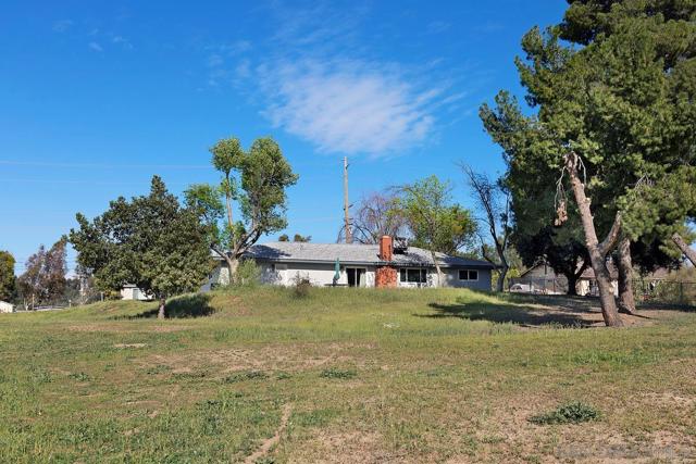 24567 Adams Ave, Murrieta CA: https://media.crmls.org/mediaz/896121ff-690b-4ed3-a8f2-42da9e514e76.jpg