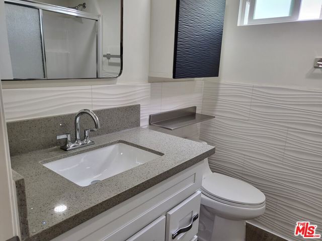 2758 W 12th Street, Los Angeles CA: https://media.crmls.org/mediaz/8961b240-76ef-49d2-8103-f9c88982c470.jpg