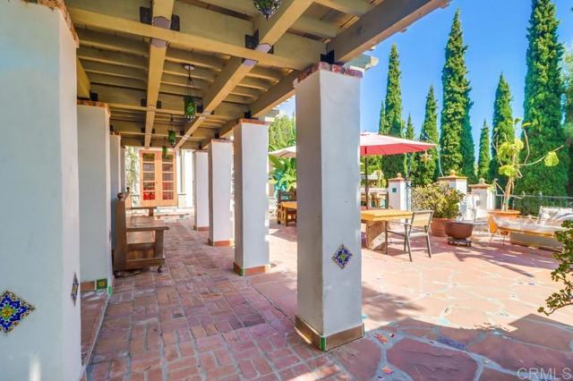 Detail Gallery Image 2 of 73 For 3014 Xenophon St, Point Loma,  CA 92106 - 5 Beds | 3 Baths