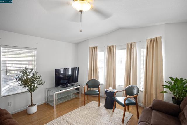 55 PACIFICA AVE, Bay Point CA: https://media.crmls.org/mediaz/8962bd49-9dcf-4bf5-a0af-3d76a43a53f0.jpg