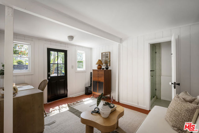 3831 Fernwood Avenue, Los Angeles CA: https://media.crmls.org/mediaz/8962dbe9-0609-4301-bbdf-db6675f74831.jpg