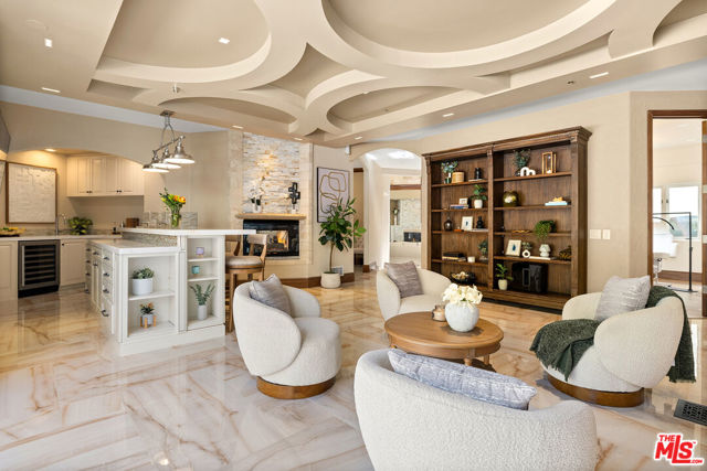 2468 Coldwater Canyon Drive, Beverly Hills CA: https://media.crmls.org/mediaz/89630fba-1efc-4cbc-91bb-1b94ae9c0f8f.jpg