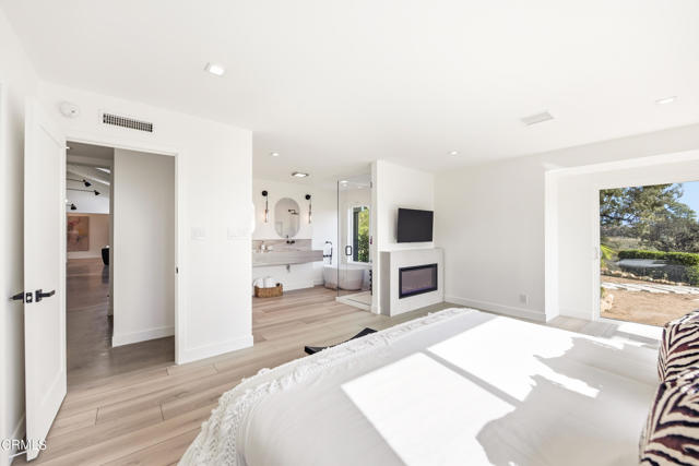 34 Vientos Road, Camarillo CA: https://media.crmls.org/mediaz/89631fb2-5a2d-46e7-b51a-62d008a3506d.jpg