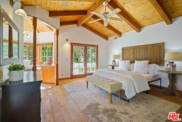 33269 Mulholland Highway, Malibu CA: https://media.crmls.org/mediaz/89636a09-054c-4857-8dbd-0a1785b1a29f.jpg
