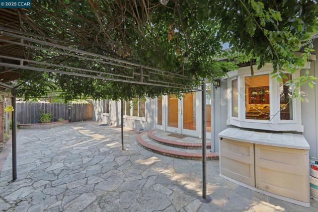 20 Broadmoor St, Moraga CA: https://media.crmls.org/mediaz/89637173-1964-4437-a5c7-8577c32a38fa.jpg