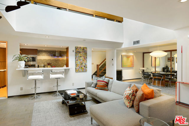 851 N Kings Road, West Hollywood CA: https://media.crmls.org/mediaz/8963beac-9ff9-4edb-b79c-3db7afa0587c.jpg