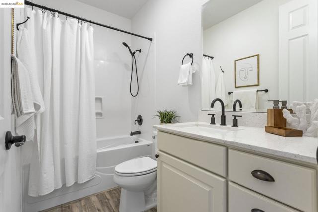 7129 Calistoga Ln, Dublin CA: https://media.crmls.org/mediaz/8963fa97-95ab-425c-8973-f7007daf9639.jpg