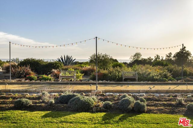 1915 Monte Alegre Drive, Carpinteria CA: https://media.crmls.org/mediaz/89643ecf-bef5-4e60-ac7c-8a0414e105d2.jpg