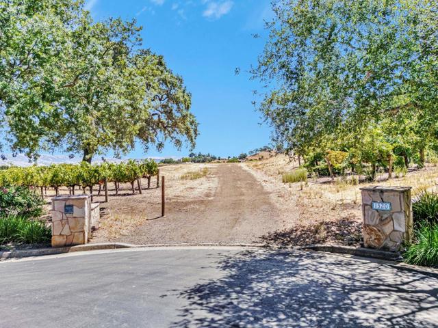 1322 Lions Peak Lane, San Martin CA: https://media.crmls.org/mediaz/896455b9-8351-4829-9858-66975b2d2fd4.jpg