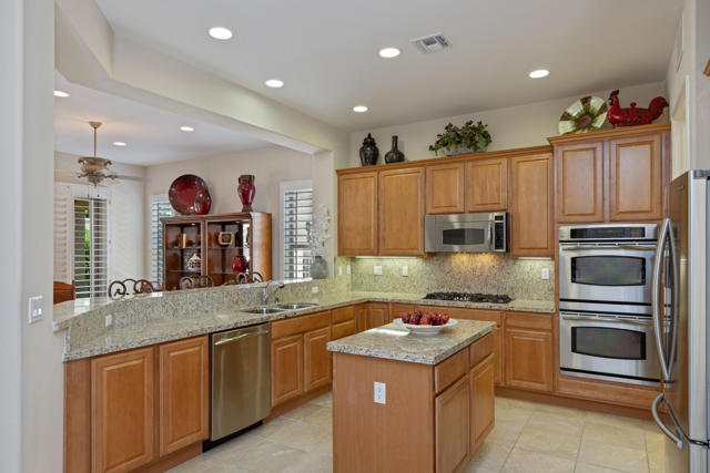 81438 Avenida Altamira, Indio CA: https://media.crmls.org/mediaz/896499f7-7ec4-4cd1-9959-b3ee593bff88.jpg