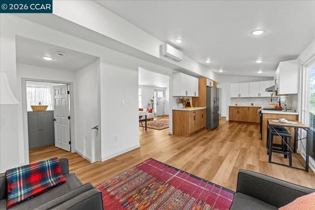 5169 Concord Blvd, Concord CA: https://media.crmls.org/mediaz/8964e850-e984-4260-af39-55226cf4140a.jpg